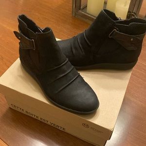 Clark’s  Black Suede “Tamzen” Booties Size 7.5 M NWT